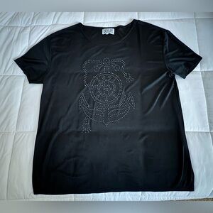 Kavio Designs Ladies black t-shirt with a rhinestone anchor and bow design.